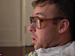 Tussi, Blasen, Braunhaarige, Grossvater, Handjob, Hardcore, Jungendliche (18+), Titten