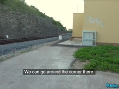 Leie, Arsch, Braunhaarige, Schwanz, Europäisch, Natürlichen titten, Öffentlich, Titten