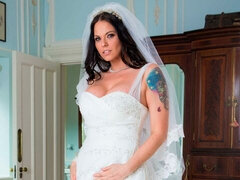 Gros cul, Gros seins, En levrette, Branlette thaïlandaise, Hard, Jarretelles, Tatouage, Mariage