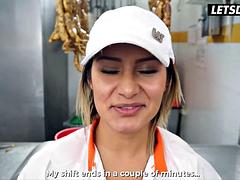 Leie, Grosse titten, Blasen, Braunhaarige, Spermaladung, Aufs gesicht abspritzen, Latina, Rau