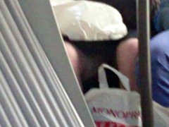 presque upskirt dans le tram