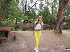 Blondine, Brille, Im freien, Erotischer film, Tätowierung