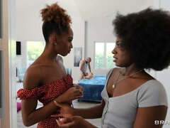 お尻, フェラチオ, 茶髪の, 黒人, ハードコア, なめる, ティーン, 三人