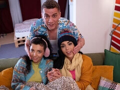 18 jaar, Grote kont, Pijpbeurt, Hondjeshouding, Vriendin, Interraciaal, Tiener, Tieten likken