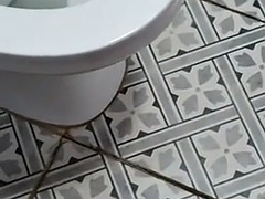 Leie, Grosser schwanz, Handjob, Rumänisch, Dusche, Stiefmutter, Tätowierung, Titten