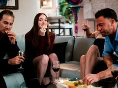 Cul, Sucer une bite, Brunette brune, En levrette, Branlette thaïlandaise, Embrassement, Maigrichonne, Adolescente