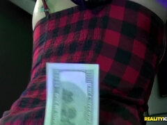 Bikini, Blondine, Blasen, Braunhaarige, Bus, Aufs gesicht abspritzen, Spassig, Geld