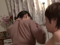 Asiatique, Sucer une bite, Cocu, Tir de sperme, En levrette, Mature, Mère que j'aimerais baiser, Orgasme