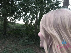 Grosser arsch, Blondine, Fingern, Im freien, Zierlich, Öffentlich, Muschi, Titten