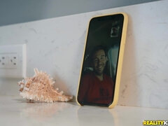 Американки, Ванна, Большие сиськи, Сперма на лице, Затыкание рта, Латиноамериканки, Мастурбация, Подглядывание