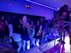 Grote lul, Bruinharig, Naakte man aangeklede vrouw, Gek, Dansen, Hardcore, Ondergoed, Panty