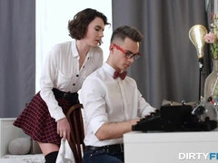 Grote lul, Vriendje, Natuurlijke tieten, Klein, Kort haar, Mager, Tiener, Tieten likken