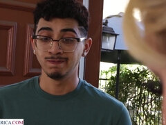 Gros cul, Gros seins, Blonde, Sucer une bite, Tir de sperme, Branlette thaïlandaise, Mère que j'aimerais baiser