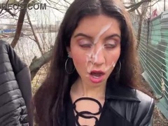 Enthousiasteling, Mooi, Pijpbeurt, Sperma in gezicht, Buiten, Openbaar, Tiener, Nat