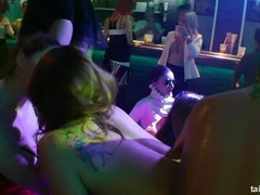 ブロンド, 衣服着たままセックス, クラブ, なめる, オナニー, オージー, オマンコ, スインガー