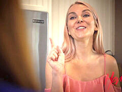 Rubia, Atrapados, Engañando, Erótico, Penetracion con dedos, Masturbación, Orgasmo, Pequeña