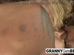 Grote lul, Pijpbeurt, Sperma shot, Groepseks, Omie, Hardcore, Interraciaal, Rijpe lesbienne