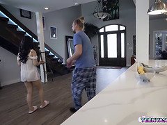 Asiatisch, Grosser schwanz, Blasen, Braunhaarige, Vollbusig, Kehlenfick, Zierlich, Jungendliche (18+)