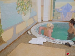 Tussi, Blondine, Fingern, Freundin, Lesbisch, Lecken, Pool, Muschi