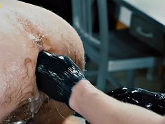 In den arsch, Fesselspiele, Arschfick von zwei schwänzen, Fetisch, Klaffend, Schwul, Leder, Flotter dreier