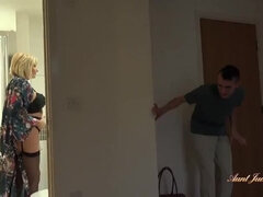 Gros seins, Blonde, Plantureuse, Branlette thaïlandaise, Mature, Mère que j'aimerais baiser, Tabou, Mouillée