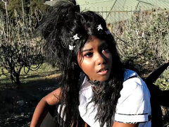 Bruinharig, Diep in de keel, Hondjeshouding, Fetisj, Interraciaal, Natuurlijke tieten, Klein, Onder de rok