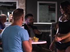 Magnificent waitress gives client a chance to have crazy sex