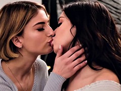 Braunhaarige, Erstes mal, Freundin, Hardcore, Lesbisch, Lecken, Jungendliche (18+), Titten