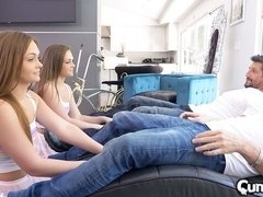 Blondine, Blasen, Flotter vierer, Handjob, Hardcore, Schulmädchen, Rasiert, Rock