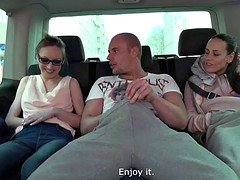 Blonde, Tir de sperme, Hard, De plein air, Public, Secrétaire, Nénés