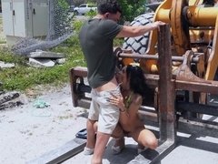 Anal, Brunette brune, En levrette, Hd, De plein air, Public, Tatouage, Nénés