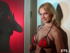 Blonde MILF Sarah works her wet pussy with a toy