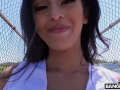 Jmac and Brunette Latina Sophia Leone's Public Encounter / 24.6.2018