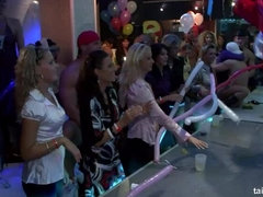 Morena, Club, Bailar, Penetracion con dedos, Grupo, Lencería, Orgía, Coño