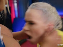 Grote mammen, Stel, Vriendin, Lesbisch, Natuurlijke tieten, Klein, Kut duiken, Tieten likken