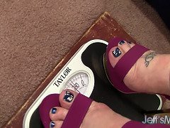 Bella Bendz gets her big tits and strapon drilled by Lady Lynn's big sex toy