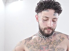They want to see it all with Tatted Tommy and Sandy Love