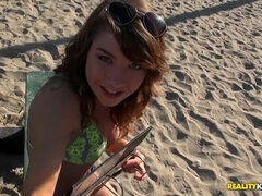 Leie, Bikini, Blasen, Braunhaarige, Kehlenfick, Aufs gesicht abspritzen, Geschwollene nippel, Tätowierung