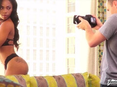 Achter de coulissen, Grote kont, Grote mammen, Pijpbeurt, Bruinharig, Zwart, Naakt, Tiener