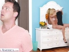 Arsch, Grosse titten, Blondine, Hundestellung, Lecken, Entkleiden, Tätowierung, Spanner