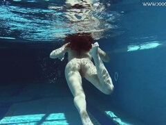 18 jahre, Leie, Grosse titten, Bikini, Frau, Rasiert, Solo, Unter wasser