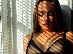 Amateur, Gros cul, Gros seins, Brunette brune, Souple, Nue  à poil, Maigrichonne, Solo