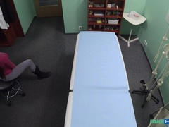 Amateur, Mamada, Engañando, Médico, Penetracion con dedos, Oficina, Coño, Uniforme