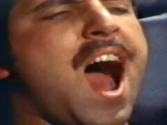 ブロンド, フェラチオ, 顔射, 指いじり, 毛深い, なめる, 淫乱熟女, レトロ