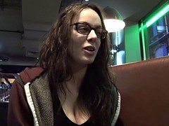 Amateur, Britannique, Petite amie, Public, Chatte, Sous la jupe, Voyeur
