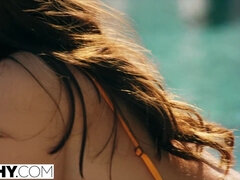 Cul, Gros cul, Gros seins, Brunette brune, Gorge profonde, Faciale, Béant, Chevaucher