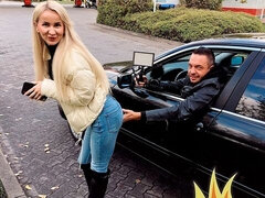 Grosser schwanz, Blondine, Blasen, Auto, Hundestellung, Lecken, Im freien, Öffentlich