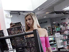 Большой член, Черные, Минет, Семяизвержение, Сперма на лице, Дыра в стене, Крошечные