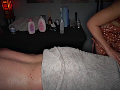 Lieveling, Grote mammen, Pijpbeurt, Handbeurt, Rijpe lesbienne, Moeder die ik wil neuken, Tiener, Tieten likken