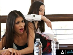 69 negenenzestig, Grote mammen, Compilatie, Vingeren, Lesbisch, Moeder die ik wil neuken, Spuiten, Lerarin